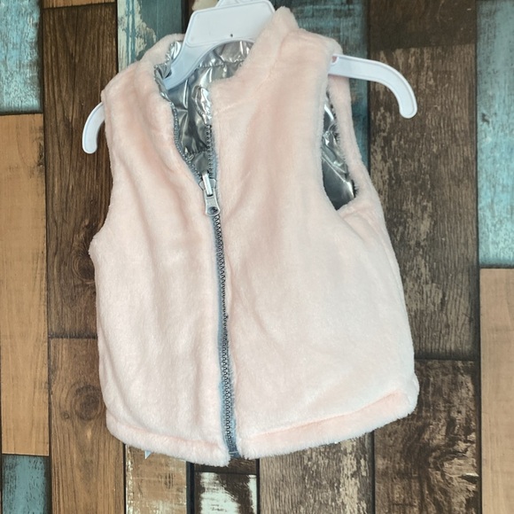 🌈Robeez silver metallic puffer vest reversible - Picture 10 of 10